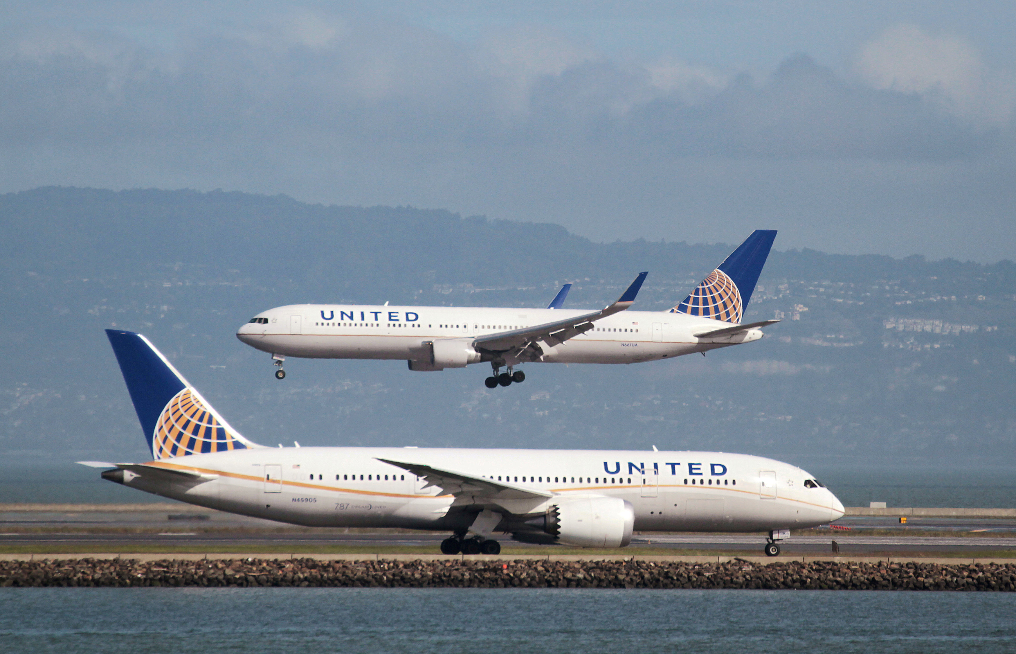 A United Airlines Boeing 787 taxis as a United Airlines Boeing 767 lands at San Francisco International Airport, San Francisco, California, U.S. on February 7, 2015. REUTERS/Louis Nastro/File Photon
