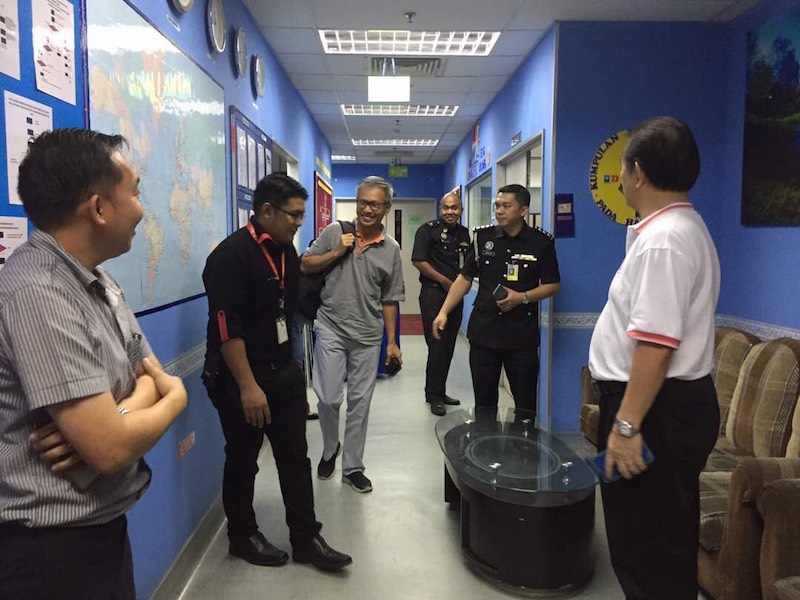 Petaling Jaya Utara MP Tony Pua was refused entry into Sabah upon arrival at Kota Kinabalu International Airport on April 28, 2017. u00e2u20acu201d Picture courtesy of Sabah DAP