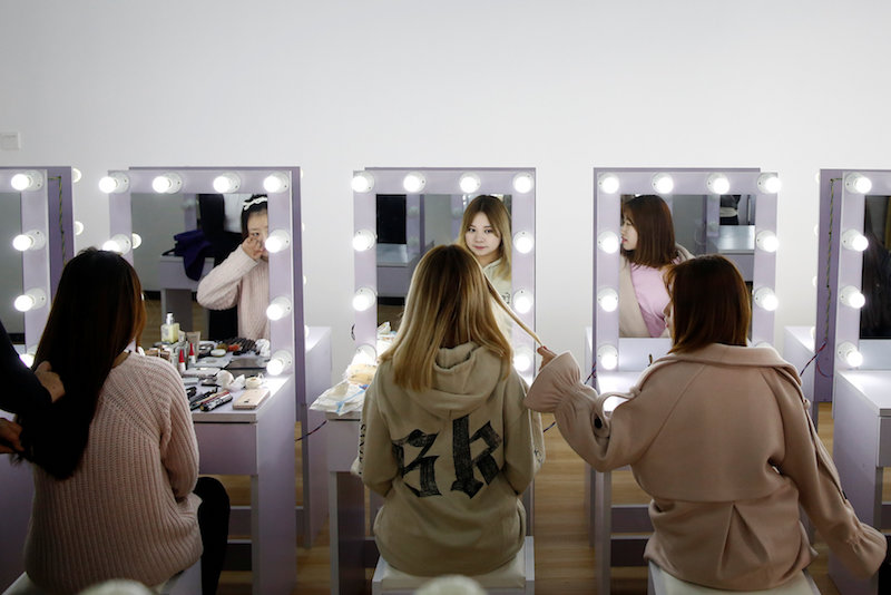 Girls attend make-up training session at live streaming talent agency Three Minute TV, in Beijing February 15, 2017. u00e2u20acu201d Reuters pic