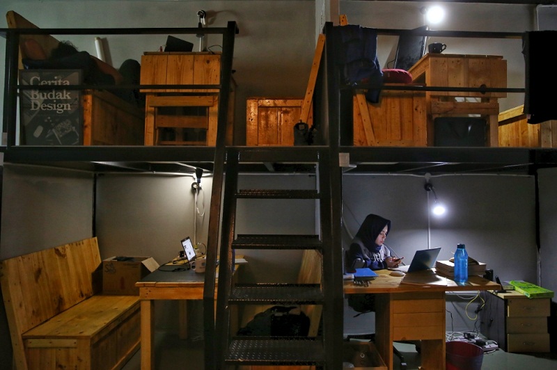 Invoke’s office in Kuala Lumpur that houses software developers, content developers, campaign strategists, fundraisers, field campaign coordinators and statisticians. — Picture by Saw Siow Feng