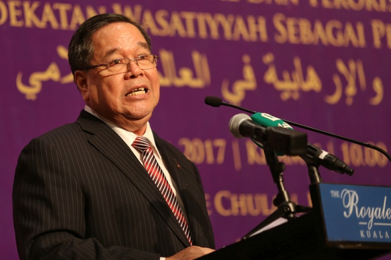 Tan Sri Dr Abdullah Mohd Zin speaks at a lecture titled u00e2u20acu02dcThe Threat of Liberalism, Radicalism and Terrorism in the Muslim Worldu00e2u20acu2122 in Kuala Lumpur April 13, 2017. u00e2u20acu201d Picture by Saw Siow Feng