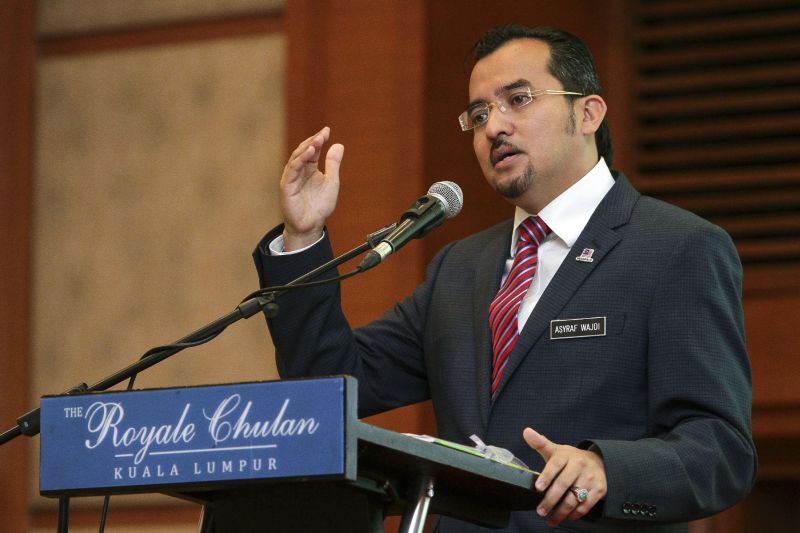 Datuk Dr Asyraf Wajdi Dusuki speaks at the u00e2u20acu02dcSeminar On Zakat, Waqf And Sadaqa 2017u00e2u20acu2122 in Kuala Lumpur April 19, 2017. u00e2u20acu2022 Picture by Yusof Mat Isa