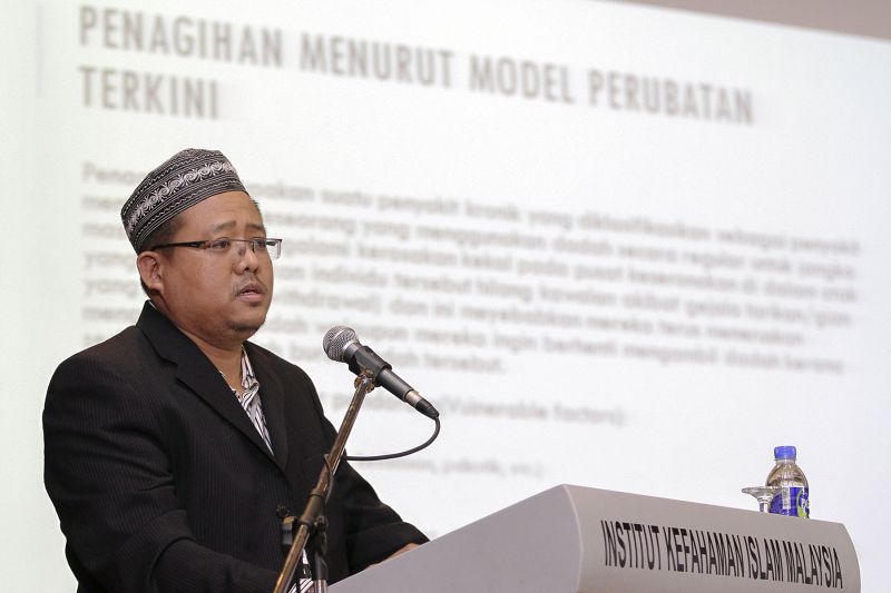 Dr Rusdi Abd Rashid speaks at the ‘Muzakarah Pakar Terapi Psikospiritual Islam’ talk in Kuala Lumpur April 20, 2017. 