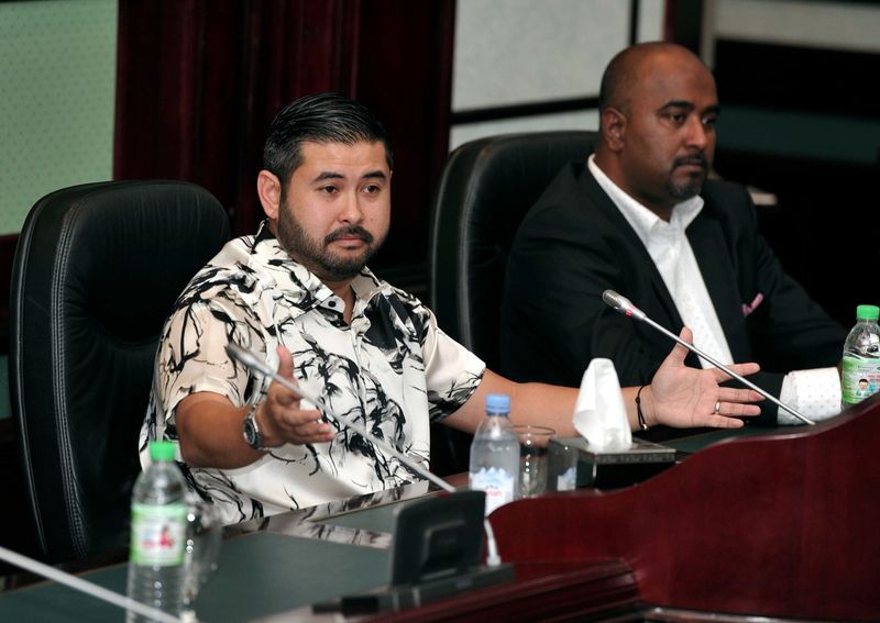 FAM president Tunku Ismail Sultan Ibrahim consented to hold a meeting with sports editors at Bangunan Sultan Ibrahim in Johor Baru, April 4, 2017. Also present is FAM Exco member Christopher Raj (right). u00e2u20acu201d Bernama pic