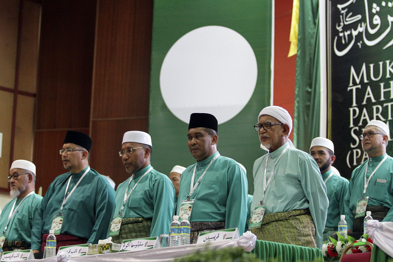 PAS President, Datuk Seri Hadi Abdul Awang and other PAS leaders sing the national anthem during the welcoming ceremony at the 63rd Muktamar at Kompleks PAS Kedah in Alor Setar, April 29, 2017. u00e2u20acu201d Picture by Yusof Mat Isa