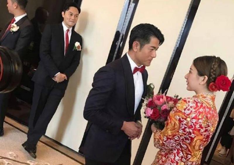 Aaron Kwok greets Moka Fang before their traditional Chinese tea ceremony as groomsman Julian Cheung looks on. — Picture via Weibo/Aaron Kwok