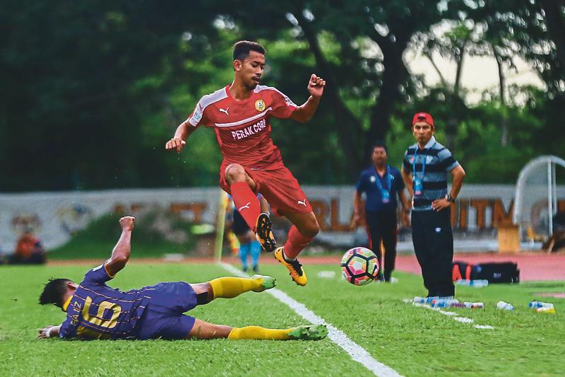 PKNPu00e2u20acu2122s Amirul Izwan (right) in action at the UiTM Stadium April 25, 2017. u00e2u20acu201d Picture by Ahmad Zamzahuri