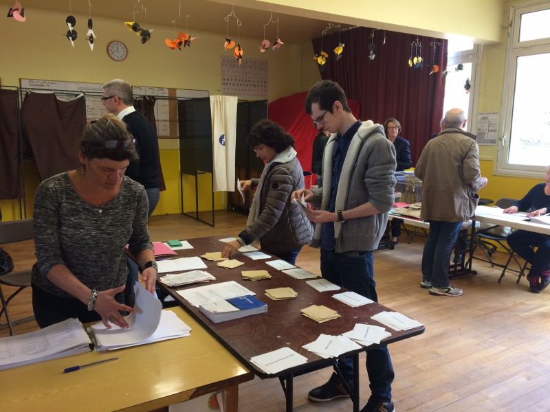 The voting room was very well organised and calm, although a definite air of expectancy clung to the classroom.