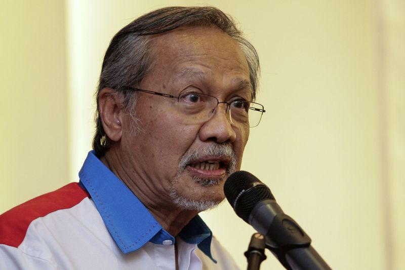 Idris Ahmad speaks at the Pakatan Harapan Convention in Kuala Lumpur April 23, 2017. u00e2u20acu201d Picture by Yusof Mat Isa