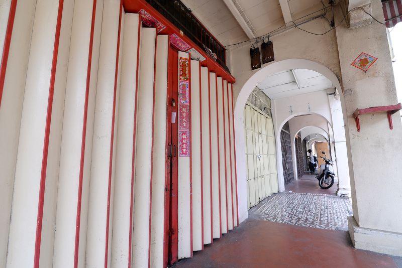 Eng Heong Lan Praying Materials Shop has been selling praying materials at Kimberley Street has finally closed recently when rental rates was increased.