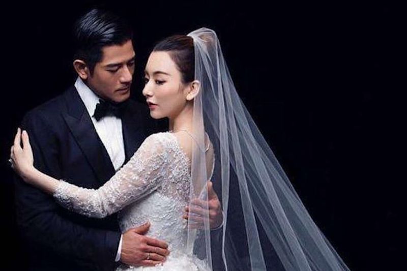 Aaron Kwok and his bride Moka Fang pose in a wedding photo shot by acclaimed photographer Wing Shya. u00e2u20acu201d Picture via Weibo/Aaron Kwok