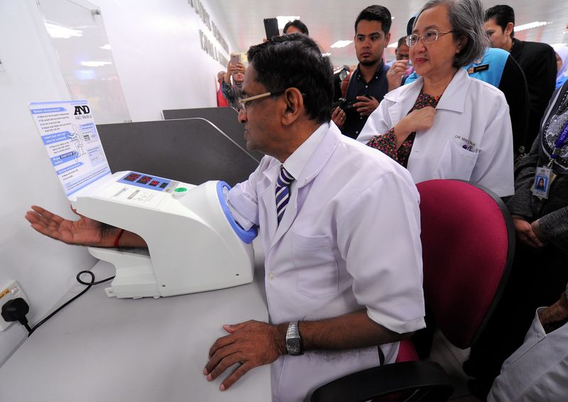 Health Minister Datuk Seri Dr S. Subramaniam having a high blood pressure test during his surprise visit to the new Kuala Lumpur Health Clinic (KKKL), on April 6, 2017. u00e2u20acu201d Bernama pic