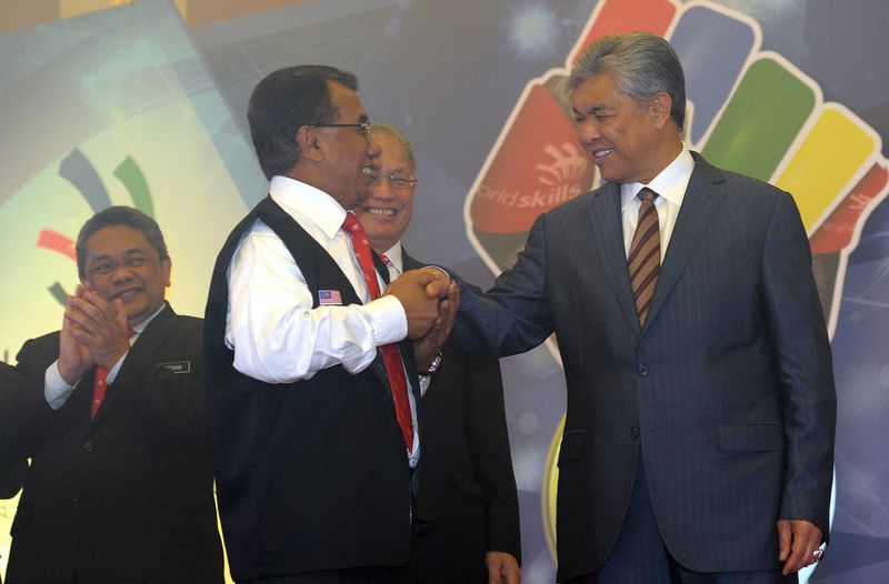 Deputy Prime Minister Datuk Seri Dr Ahmad Zahid Hamidi (right) during the launch of u00e2u20acu02dcRoad to World Skills Abu Dhabi 2017 Gold u00e2u20acu02dc event at the Putra World Trade Center, Kuala Lumpur, April 17, 2017. u00e2u20acu201d Bernama pic