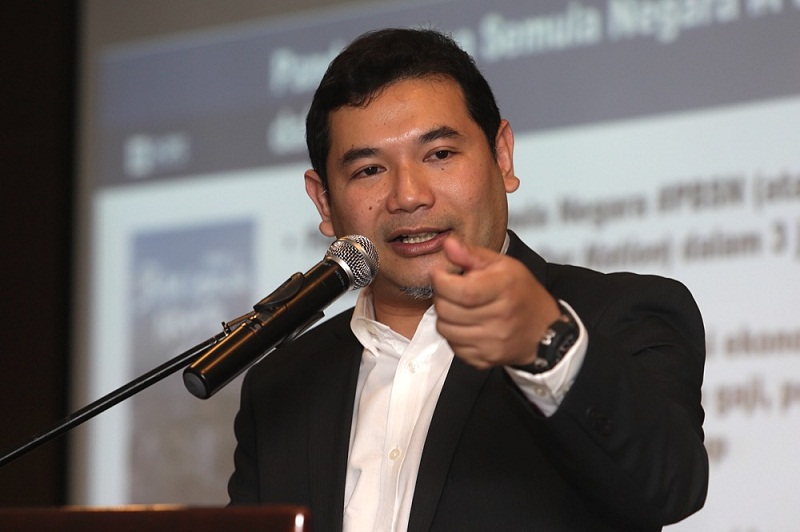 PKRu00e2u20acu2122s Rafizi Ramli speaks during the u00e2u20acu02dcINVOKE: A Guide To Rebuilding Our Nation (Vol. 1)u00e2u20acu2122 policy launch in Subang May 14, 2017. u00e2u20acu201d Picture by Choo Choy May