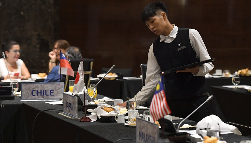 Delegates chat after the TPP11 meeting, a gathering of Trans-Pacific Pact member countries, held on the sideline of the Asia-Pacific Economic Cooperation (APEC) 23rd Ministers responsible for Trade Meeting in Hanoi on May 21, 2017. u00e2u20acu201d Reuters pic