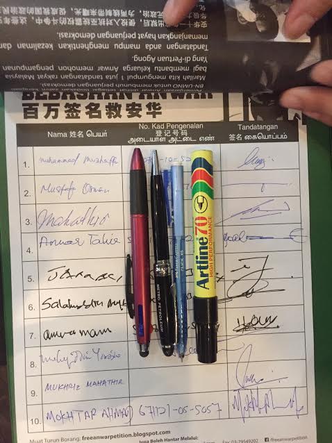 Dr Mahathir Mohamad's signature is the third one in this petition to free jailed Opposition leader Anwar Ibrahim. u00e2u20acu201d Picture by KAMLES KUMAR