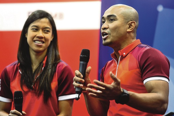 Nicol David (left) and  Mohd Azizulhasni Awang share their experiences with undergraduates at the career fair at Kuala Lumpur Convention Centre yesterday. u00e2u20acu201d Picture by Bernama