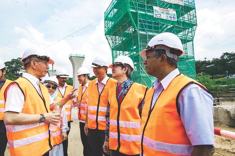 MRTu00e2u20acu2122s strategic communications and stakeholders relations director Datuk Najmuddin Abdullah (left) briefs Sri Serdang assemblyman Noor Hanim Ismail (second left), Batu MP Tian Chua (centre) and Kepong MP Tan Seng Giaw (second from right) as MMC-Gamuda K