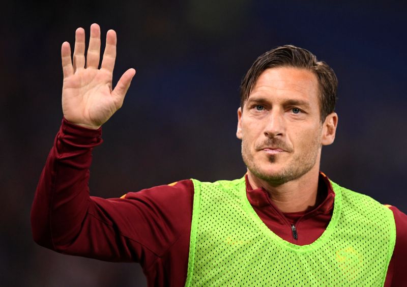 AS Romau00e2u20acu2122s Francesco Totti waves supporters during warm up at the Olympic Stadium in Rome, April 1, 2017. u00e2u20acu201d Reuters pic