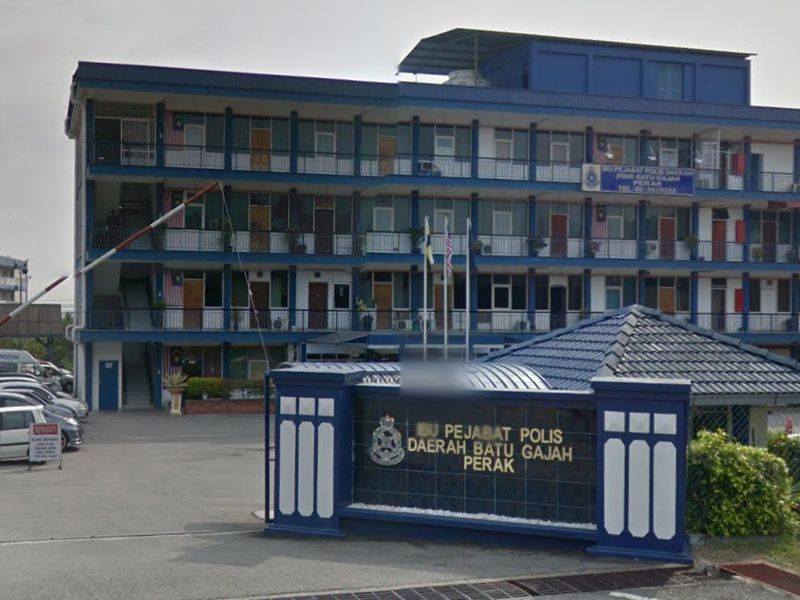 Isteri polis direman empat hari di pejabat polis Batu Gajah, Perak atas dakwaan mereka-reka diculik demi mengelak hutang. u00e2u20acu201d Paparan skrin Google