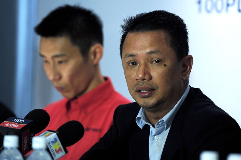 Badminton Association of Malaysia (BAM) president Datuk Seri Mohamad Norza Zakaria (right) speaking at a press conference, May 15, 2017. u00e2u20acu201d Bernama pic