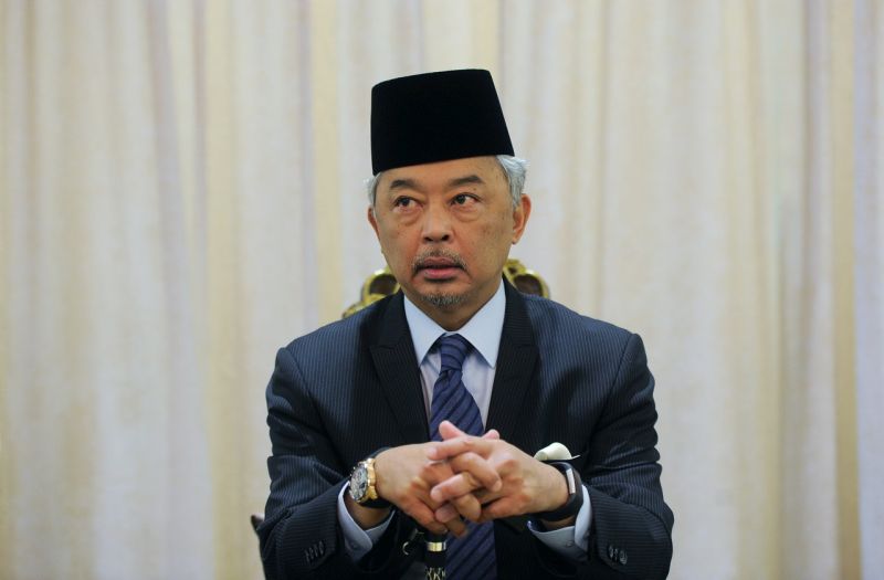 Pemangku Raja Pahang Tengku Abdullah Sultan Ahmad Shah berkenan menjawab soalan pemberita pada sidang media selepas majlis Pentauliahan Peguam Syarie Pahang hari ini. u00e2u20acu2022 Foto Bernama