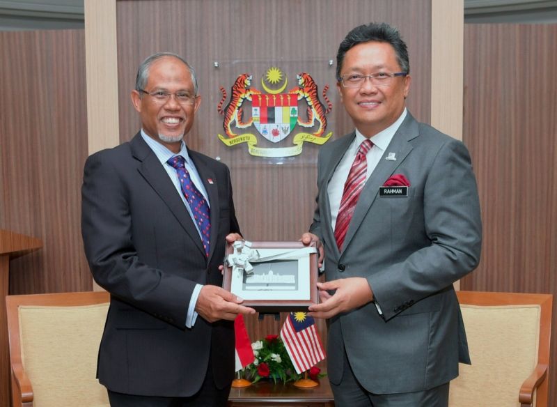 Datuk Seri Abdul Rahman Dahlan (right) receives a courtesy call from Singapore's Minister of Environment and Water Resources Masagos Zulkifli at his office in Putrajaya. u00e2u20acu2022 Bernama pic
