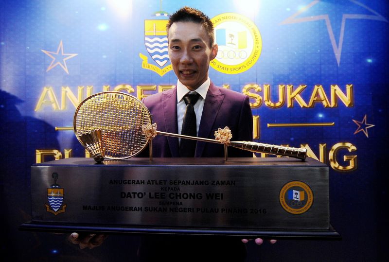 Datuk Lee Chong Wei was presented with the All-Time Athlete Award at the annual Penang Sports Award Presentation last night. u00e2u20acu2022 Bernama pic