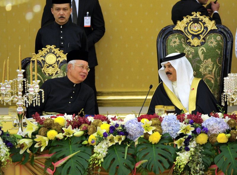 Datuk Seri Najib Razak (left) is seen talking to the Bahrainu00e2u20acu2122s King Hamad bin Isa Al Khalifa at the Istana Negara in Kuala Lumpur. Picture released May 2, 2017. u00e2u20acu2022 Bernama pic