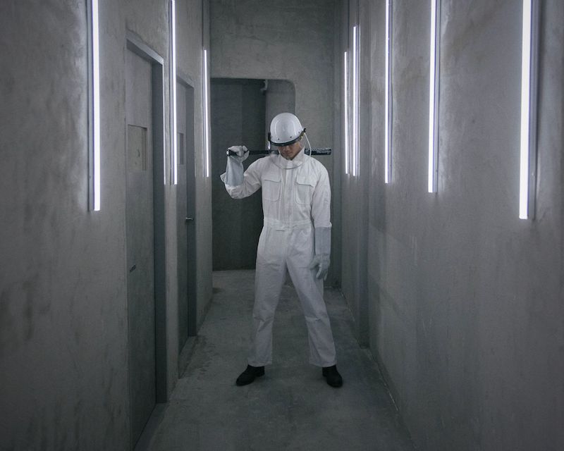 Founder Royce Tan's The Fragment Room is where you put on safety gear, and are given a baseball bat or crowbar. You then enter an enclosed room and unleash your inner u00e2u20acu02dcdestroyeru00e2u20acu2122. u00e2u20acu201d TODAY pic