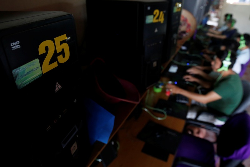 Men use computers at an internet cafe in Bim Son town, outside Hanoi, Vietnam May 15, 2017. u00e2u20acu201d Reuters pic