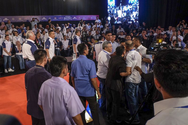 A scuffle ensues in front of prime minister Datuk Seri Najib Razak (centre, left) during a Transformasi Nasional session with the countryu00e2u20acu2122s entertainers at the Seri Perdana complex, Putrajaya on May 17, 2017. u00e2u20acu201d Picture by Yusof Mat Isa
