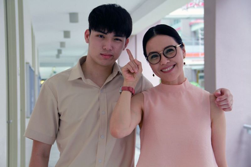 Calvert Tay (left), son of actor Zheng Geping and actress Hong Huifang, poses for a photo with his on-screen mother, actress Zoe Tay. u00e2u20acu201d Picture by Esther Leong/ TODAY