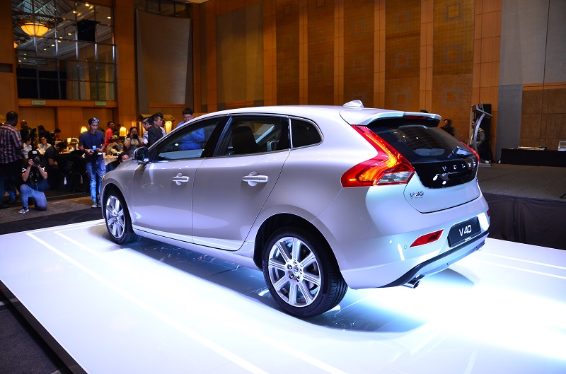 The refreshed Volvo V40 T5 Inscription hatchback — rear view.