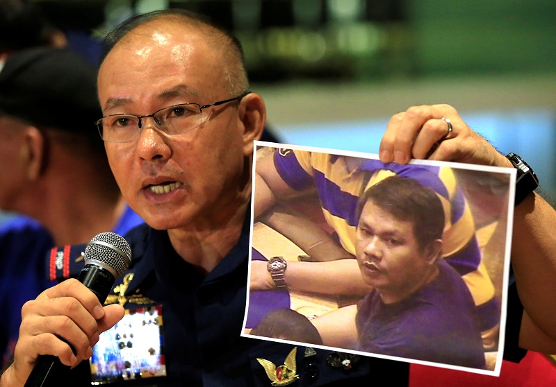 Oscar Albayalde, a chief of the capitalu00e2u20acu2122s police office, shows to journalists a picture of a gunman Jessie Javier Carlos who was behind an attack on a Resorts World casino on Friday, during a press briefing in Manila June 4, 2017. u00e2u20acu201d Reuters pic