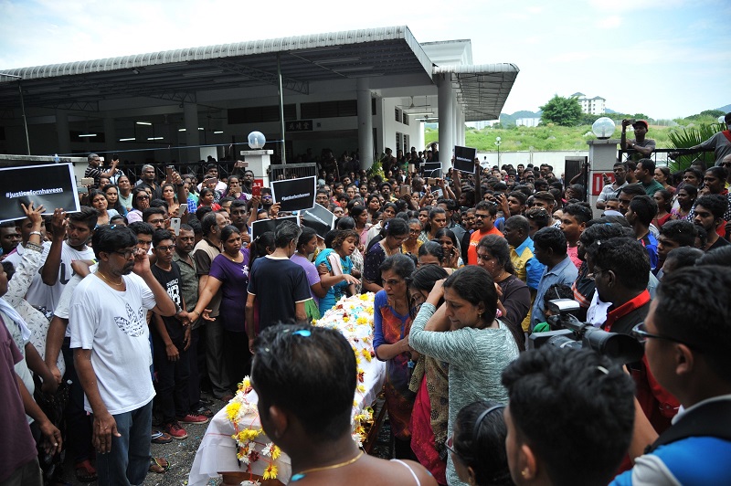 Family members sending T. Nhaveen off at the funeral in Batu Gantung. u00e2u20acu201d Picture by KE Ooi
