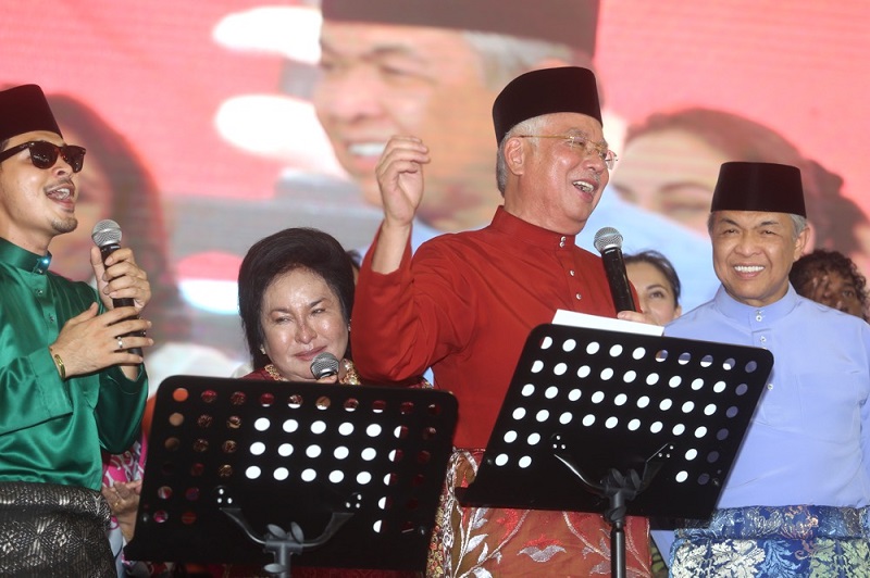 Prime Minister Datuk Seri Najib Razak and his wife Datin Seri Rosmah Mansor sing a few Hari Raya songs during the open house in Putrajaya June 25, 2017. u00e2u20acu201d Picture by Choo Choy May