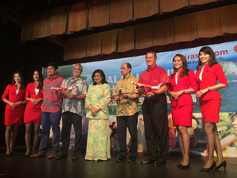 Tan Sri Rafidah Aziz (centre) at the launch of the inaugural flight with Hawaii Tourism Authority president and chief executive officer George D. Szigeti (third from right). 