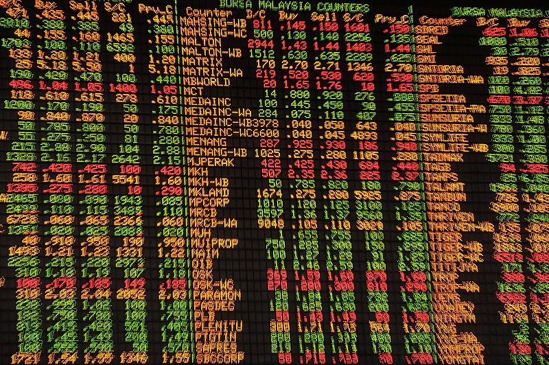 Bursa Malaysia resumed afternoon session on a easier note, reversing its earlier gains on the back of weak buying momentum especially for bluechips in Kuala Lumpur June 29, 2017. u00e2u20acu201d Bernama pic