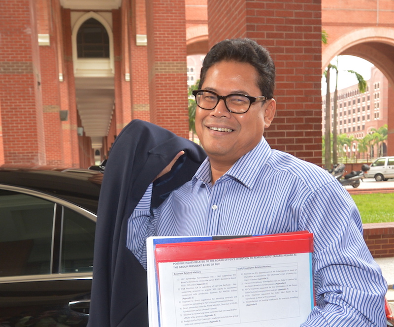 Felda Global Ventures Holdings Bhdu00e2u20acu2122s (FGV) Datuk Zakaria Arshad arrives at the Malaysian Anti-Corruption Commissionu00e2u20acu2122s (MACC) headquarters in Putrajaya June 7, 2017, to meet with investigators. u00e2u20acu201d Bernama pic