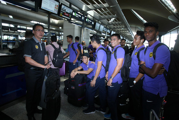 Head coach Datuk Ong Kim Swee and the National Under 22 football squad check in for their flight to China at KLIA in Sepang June 8, 2017. u00e2u20acu201d Bernama pic