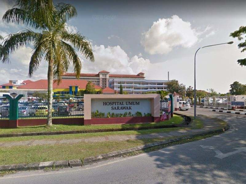 Melecur kira-kira 18 peratus akibat asid, Wong Ching Yong diterbangkan ke Hospital Umum Sarawak untuk rawatan lanjut. u00e2u20acu201d Paparan skrin Google