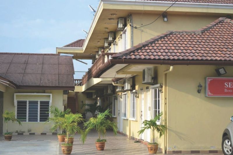 The Lanai budget hotel in Bangi which saw crime scene investigators carry out their probe. — Picture by Ben Tan