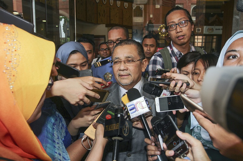 Former FGV chairman Tan Sri Isa Samad speaks to members of the media outside the Malaysian Anti-Corruption Commissionu00e2u20acu2122s headquarters in Putrajaya June 21, 2017. u00e2u20acu201d Picture by Yusof Mat Isa