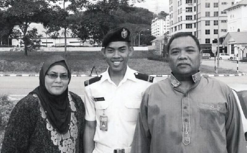 Zulfarhan poses in full ceremonial uniform with his parents at the campus of Universiti Pertahanan Nasional Malaysia. u00e2u20acu201d Picture courtesy of Zulkarnain Idros