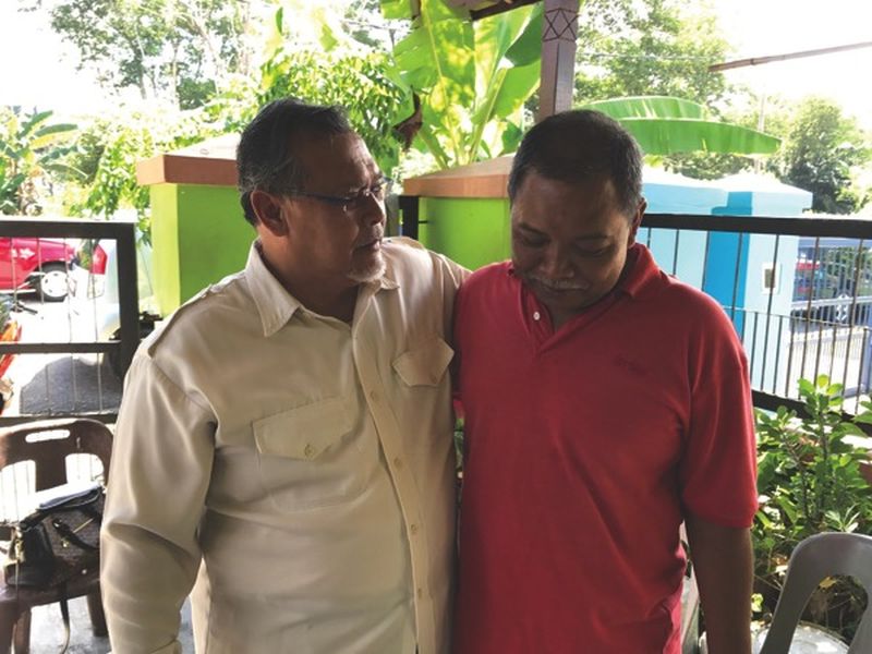 Parit Yaani state assemblyman and Johor Parti Amanah Negara chief Aminolhuda Hassan (left) consoles Zulkarnain at the latteru00e2u20acu2122s family home in Bandar Baru Uda, Johor Baru. u00e2u20acu201d Picture courtesy of Ben Tan