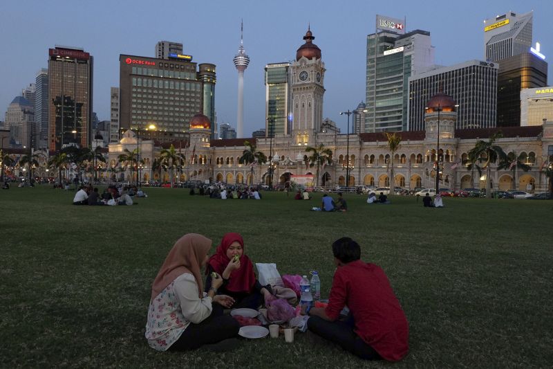 Muslims break their fast during the holy month of Ramadan at Dataran Merdeka in Kuala Lumpur June 17, 2017. u00e2u20acu2022 Picture by Yusof Mat Isa