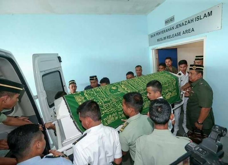 Jenazah Zulfarhan Osman dibawa dari Hospital Serdang untuk dikebumikan di Kebun Teh, Johor Baru. u00e2u20acu201d Foto ihsan Facebook/Info Roadblock JPJ Polis