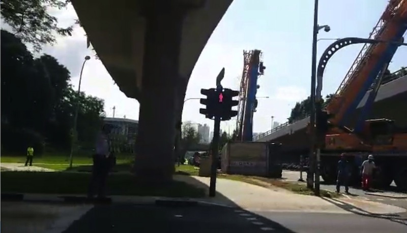 An overturned trailer along Keppel Road on Wednesday (June 7). u00e2u20acu201d Picture by Koh Mui Fong/TODAY