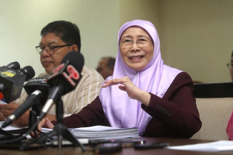 Datuk Seri Dr Wan Azizah Wan Ismail speaks during a press conference today at her office in Parliament, June 28, 2017. u00e2u20acu2022 Picture by Choo Choy May